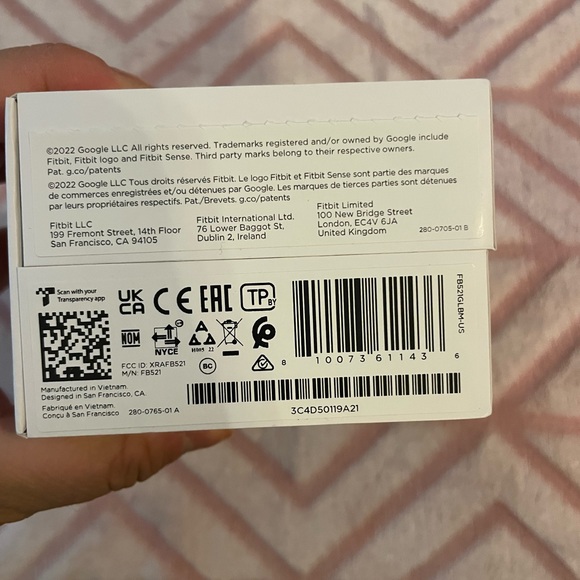 Fitbit Sense 2 like New still have the box - Picture 8 of 13